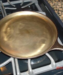 Crisbee Puck® Cast Iron and Carbon Steel Seasoning - Family Made in USA - The Cast Iron Seasoning Oil & Conditioner Preferred by Experts - Maintain a Cleaner Non-Stick Skillet 46 71lTLd0BFWL