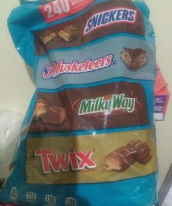 SNICKERS, TWIX, MILKY WAY & 3 MUSKETEERS Variety Pack Fun Size Variety Pack Milk Chocolate & Dark Chocolate Candy Bars Assortment, 40 oz 135 Piece Bag 35 71mSnKd7QL