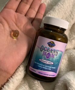 Garden of Life Oceans Mom Prenatal Fish Oil DHA, Omega 3 Fish Oil Supplement - Strawberry, 350mg Prenatal DHA Pregnancy Fish Oil Support for Mamas, Babys Brain & Eye Development, 30 Small Softgels 31 71n6aH3wkML