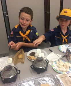 Sterno Smores Maker Junior, Table top Smores Roaster - Designed for Safe, Cord Free Indoor or Outdoor Fun, Ideal for Kids, Parties, Fun Housewarming Gifts and More Black 39 71oRhhN81cL