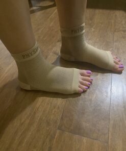 Physix Gear Sport Plantar Fasciitis Socks with Arch Support for Men & Women - Ankle Compression Sleeve, Toeless Compression Socks Foot Pain Relief, Ankle Swelling Better Than Night Splint, Beige L/XL L/XL-US Mens 8.5-13 | Womens 8-11 Beige Nude (1 Pair) 32 71pB0Xft4OL