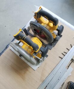 DEWALT 20V MAX 7-1/4-Inch Circular Saw with Brake, Tool Only, Cordless (DCS570B) Circular Saw Only 49 71pq95l9U7L