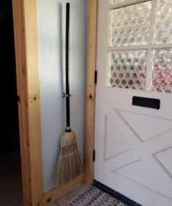 O-Cedar Heavy Duty Corn Broom | Commercial-Grade Indoor and Outdoor Broom to Sweep & Clean Hard Floors| Sturdy Wooden Handle for Strength & Durability, Yellow, Black, 1 Count 1 Count (Pack of 1) 23 71pwEc6n7gL