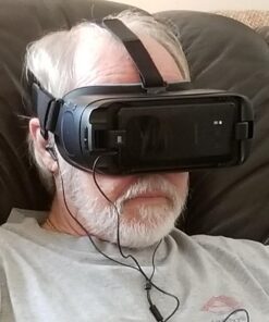 Samsung Gear VR w/Controller - US Version - Discontinued by Manufacturer US 2017 Edition 25 71qzqGN6J3L