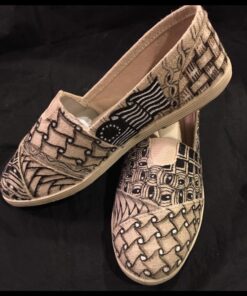 SHARPIE Oil-Based Paint Markers, Fine Point, Assorted Colors, 5 Count - Great for Rock Painting Classic Assorted 5 Count (Pack of 1) Fine Tip 48 71rRp06pIYL