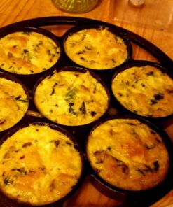 Lodge Cast Iron Mini Cake Pan. Pre-seasoned Cast Iron Cake Pan for Baking Biscuits, Desserts, and Cupcakes. 30 71rt4jaax4L