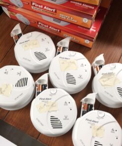 First Alert SA511CN2-3ST Wireless Interconnected Smoke Alarm with Voice Location, Battery Operated, Pack of 2 , WHITE 2-Pack 19 71sBr6g8HqL