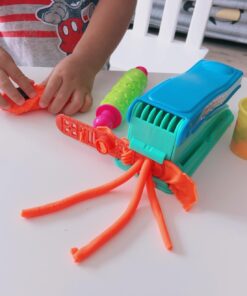 Play-Doh Basic Fun Factory Shape Making Machine with 2 Non-Toxic Play-Doh Colors 15 71usbYbb2IL