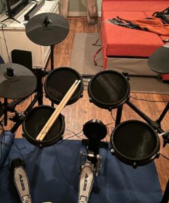 Alesis Nitro Mesh Kit - Electronic Drum Set with Quiet Mesh Pads, USB MIDI, Kick Pedal and Rubber Kick Drum, 40 Kits, 385 Sounds, Drum Lessons 1st Generation 65 71vU3tWUIVL