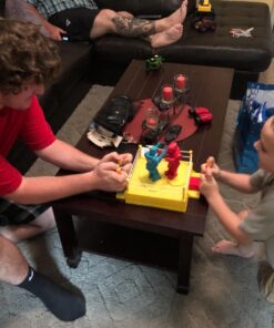 Mattel Games Rock 'Em Sock Em Robots: you control the battle of the robots in a boxing ring! 24 71xRlrU88QL