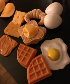 KidKraft 115-Piece Deluxe Tasty Treats Pretend Play Food Set, Plastic Grocery and Pantry Items, Gift for Ages 3+ 70 71y6SNIvRRL