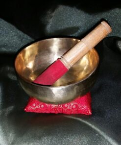 6-Inch Handmade Tibetan Singing Bowl ~ Superb B Crown Chakra Balancing ~ Best use for Meditation, Sound Healing, Cleansing, Mindfulness & Relaxation ~ Cushion & Sueded Leather wooden Mallet included 26 8109tJIwMKL