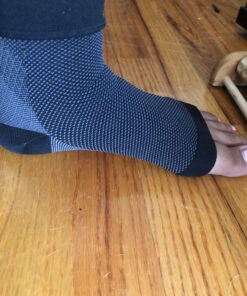 Laneco Plantar Fasciitis Socks (3 Pairs), Compression Foot Sleeves with Heel Arch & Ankle Support, Great Foot Care Compression Sleeve for Men & Women 23 812HnxZVLJL