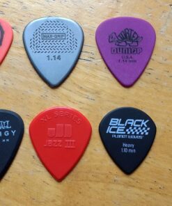 Ernie Ball Prodigy Guitar Picks, Standard, Black 1.5mm, 6-pack (P09199) Black (1.5mm) 7 813E97oMsQL