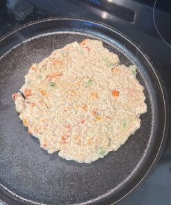 Lodge Cast Iron Round Griddle with Red Silicone Hot Handle Holder, 10.5-inch Round Griddle Bundle 26 818FRzISL6L