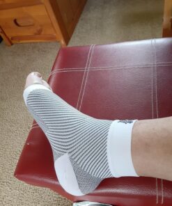 Bitly Plantar Fasciitis Compression Socks for Women & Men - Best Ankle Compression Sleeve, Nano Brace for Everyday Use - Provides Arch Support & Heel Pain Relief (White, Medium) White 1 30 81AKMpuPosL