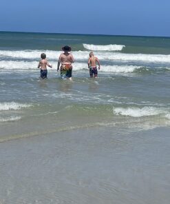 Neutrogena Beach Defense Spray Sunscreen with Broad Spectrum SPF 70, Fast Absorbing Sunscreen Body Spray Mist, Water-Resistant UVA/UVB Sun Protection, Oxybenzone Free, 6.5 oz 24 81BKV8P4woL