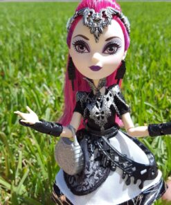 Mattel DHF97 - Ever After High Toy - Dragon Games - Teenage Evil Queen Deluxe Special Edition Doll 43 81BmyEuBJ8L