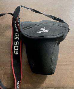 MegaGear MG091 Nikon D3500, D5600, D3400, D5500, D7200, D3300, D5300, D610, D7100, D600, D3200 Ultra Light Neoprene Camera Case, Black insade Yellow 31 81CHvfYZrtL