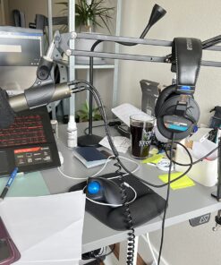 Samson Technologies Q2U USB/XLR Dynamic Microphone Recording and Podcasting Pack (Includes Mic Clip, Desktop Stand, Windscreen and Cables), silver Q2U Gray 28 81Cdi2D7IKL