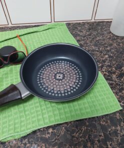 TeChef - Blooming Flower Frying Pan, with Teflon Platinum Non-Stick Coating (PFOA Free) / Ceramic Coated Outside/Induction Ready (20 cm (8 in)) 8-Inch 15 81CsIkJAL