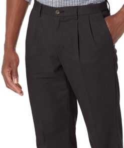 Amazon Essentials Men's Classic-Fit Wrinkle-Resistant Pleated Chino Pant (Available in Big & Tall) 34W x 29L Black 9 81E mEhilCL