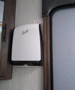 Scott Control Hand Towels Slimfold (04442) with Fast-Drying Absorbency Pockets, White, 90 Towels / Clip, 24 Packs / Case, 90 Count (Pack of 24) 36 81EwSh4DLhL