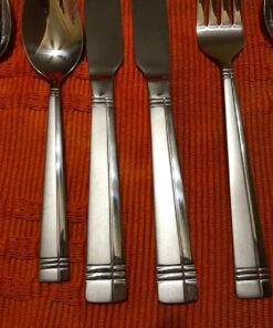 International Silver Dawson Frost Stainless Steel Flatware, 20-Piece Set, Service for 4 19 81I1b6KKL