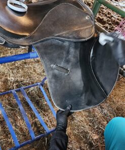 The Original Leather Recoloring Balm by Furniture Clinic - 16 Color Options - Leather Repair Kit for Furniture - Restore Couches, Car Seats, Clothing - Non-Toxic Leather Repair Cream (Black) Black 36 81IwKh4spTL