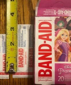 Band-Aid Brand Adhesive Bandages for Minor Cuts & Scrapes, Wound Care Featuring Disney Princess Characters, Fun Bandages for Kids and Toddlers, Assorted Sizes, 20 Count 58 81MQ0O4eCL