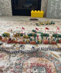 IQ Toys Huge 300 Piece Military Base Set, 200 Soldiers & 100 Army Accessories in a Storage Container 24 81N7GucnTLL