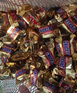 SNICKERS, TWIX, MILKY WAY & 3 MUSKETEERS Variety Pack Fun Size Variety Pack Milk Chocolate & Dark Chocolate Candy Bars Assortment, 40 oz 135 Piece Bag 34 81NAhqtNhQL 4