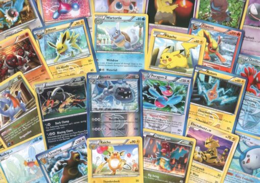 Pokemon 100 Assorted Cards with Foils & Bonus Mew Promo! [Toy]