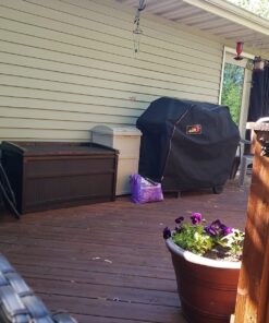 Suncast 33 Gallon Hideaway Trash Can for Patio - Resin Outdoor Trash with Lid - Use in Backyard, Deck, or Patio - Taupe 1 Pack 40 81OUj 9DQQL