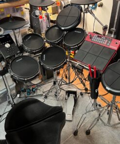 Alesis Drums Command Mesh Kit - Electric Drum Set with USB MIDI Connectivity, 600+ Electronic & Acoustic Drum Kit Sounds and Dual Zone Mesh Pads Old Model Drum Set Only 31 81PYJTGBshL