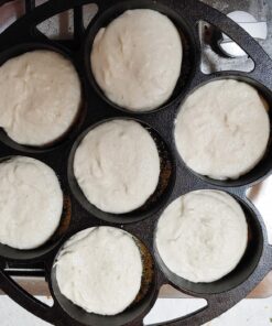 Lodge Cast Iron Mini Cake Pan. Pre-seasoned Cast Iron Cake Pan for Baking Biscuits, Desserts, and Cupcakes. 24 81Qg CAhTeL