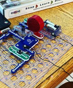 Snap Circuits Jr. SC-100 Electronics Exploration Kit, Over 100 Projects, Full Color Project Manual, 28 Parts, STEM Educational Toy for Kids 8 + Standard Packaging 49 81TvPNccjlL