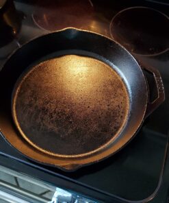 Lodge Cast Iron Skillet with Red Silicone Hot Handle Holder, 12-inch 64 81UFfv0in6L