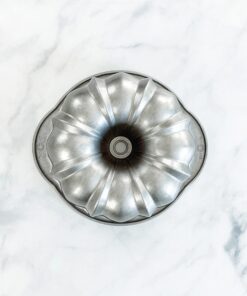 USA Pan Bakeware Nonstick Fluted Tube Cake Pan, Aluminized Steel 10-Inch 29 81UrG0DQYvL