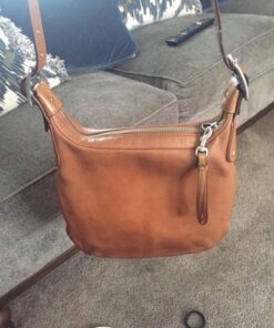 Lexol Leather Cleaner and Conditioner and Sponge Kit, For Use on Leather Apparel, Furniture, Auto Interiors, Shoes, Handbags and Accessories 62 81V4mKV6onL