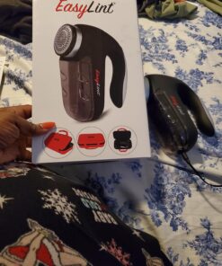 EasyLint Professional Lint Remover Fabric Shaver: The Sweater Shaver Pill Remover for Clothes & Furniture. Works with Batteries or A/C Power. Includes 2-Blades, Cleaning Brush, Case & Power Cord. 38 81VS4rkhsML