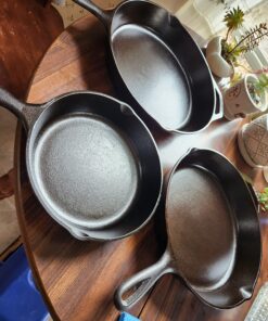 Lodge Cast Iron Skillet with Red Silicone Hot Handle Holder, 12-inch 61 81XHEyAupWL