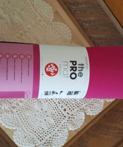 Manduka PRO Yoga Mat - Multipurpose Exercise Mat for Yoga, Pilates, Home Workout, Built to Last a Lifetime, 6mm Thick Cushion for Joint Support and Stability Black Sage 85" x 26" 36 81YYXSqfj1L