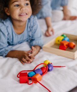 Melissa & Doug Primary Lacing Beads - Educational Toy With 30 Wooden Beads and 2 Laces - Beads For Toddlers, Fine Motor Skills Lacing Toys For Toddlers And Kids Ages 3+, 8inx8inx2in, Multi 23 81YvOZrsAL
