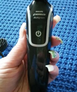 Philips Norelco Multigroom 3100 with 5 attachments and skin-friendly blades, QG3330/49 76 81bLhRw1cL