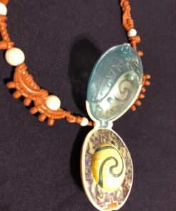 Disney Princess Disney Moana Necklace Light Up Magical Seashell Heart of Te Fiti 53 81dw6zD01ML