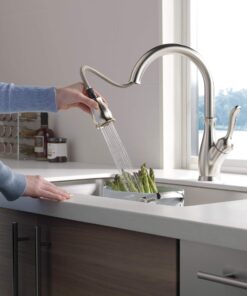 Delta Faucet Leland Brushed Nickel Pull Down Kitchen Faucet, Magnetic Docking Spray Head, SpotShield Stainless Steel, 9178-SP-DST Without Soap Dispenser Standard 23 81f3w4KiltL