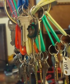 Nument Retro Bronze Large Circular Ring Metal Keychain Warehouse Hotel manage Keychains Holder Key Ring (round keychain+key label tags 20pcs) Round Keychain+key Label Tags 20pcs 13 81hwujXy4mL