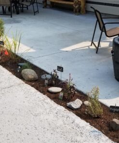 GardenMate 10-Pack Natural Style Slate Plant Labels (4"x 2 3/4") Hanging from a Stainless Steel Metal Rod (22") 10-Pack 4"x 2 3/4" Labels with 22" Metal Rod 40 81kZWDJkYLL