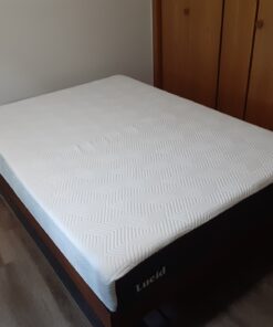 SafeRest 100% Waterproof Full Size Mattress Protector - Fitted with Stretchable Pockets - Machine Washable Cotton Mattress Cover for Bed - Perfect Bedding Airbnb Essentials for Hosts 43 81pdKf2Bk2L 1